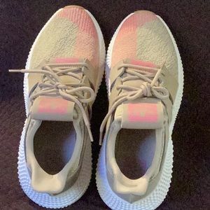 Mens adidas running shoe. Worn a few times but in great shape